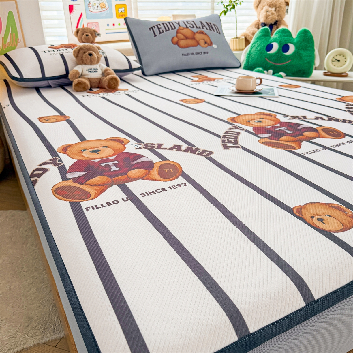 91家纺网 家纺一手货源 找家纺 慕木家纺 2026春夏新款泰迪冰丝席系列凉席席子空调软席平席和床笠 泰迪线条 床笠款