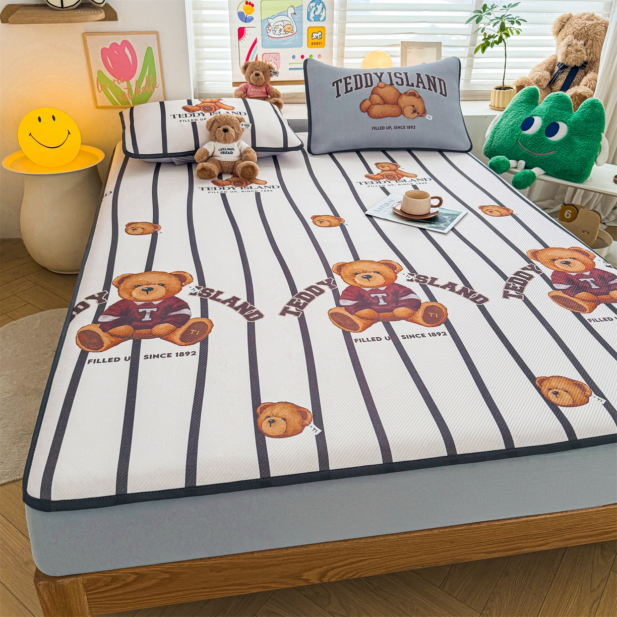 91家纺网 家纺一手货源 找家纺 慕木家纺 2026春夏新款泰迪冰丝席系列凉席席子空调软席平席和床笠 泰迪线条 床笠款