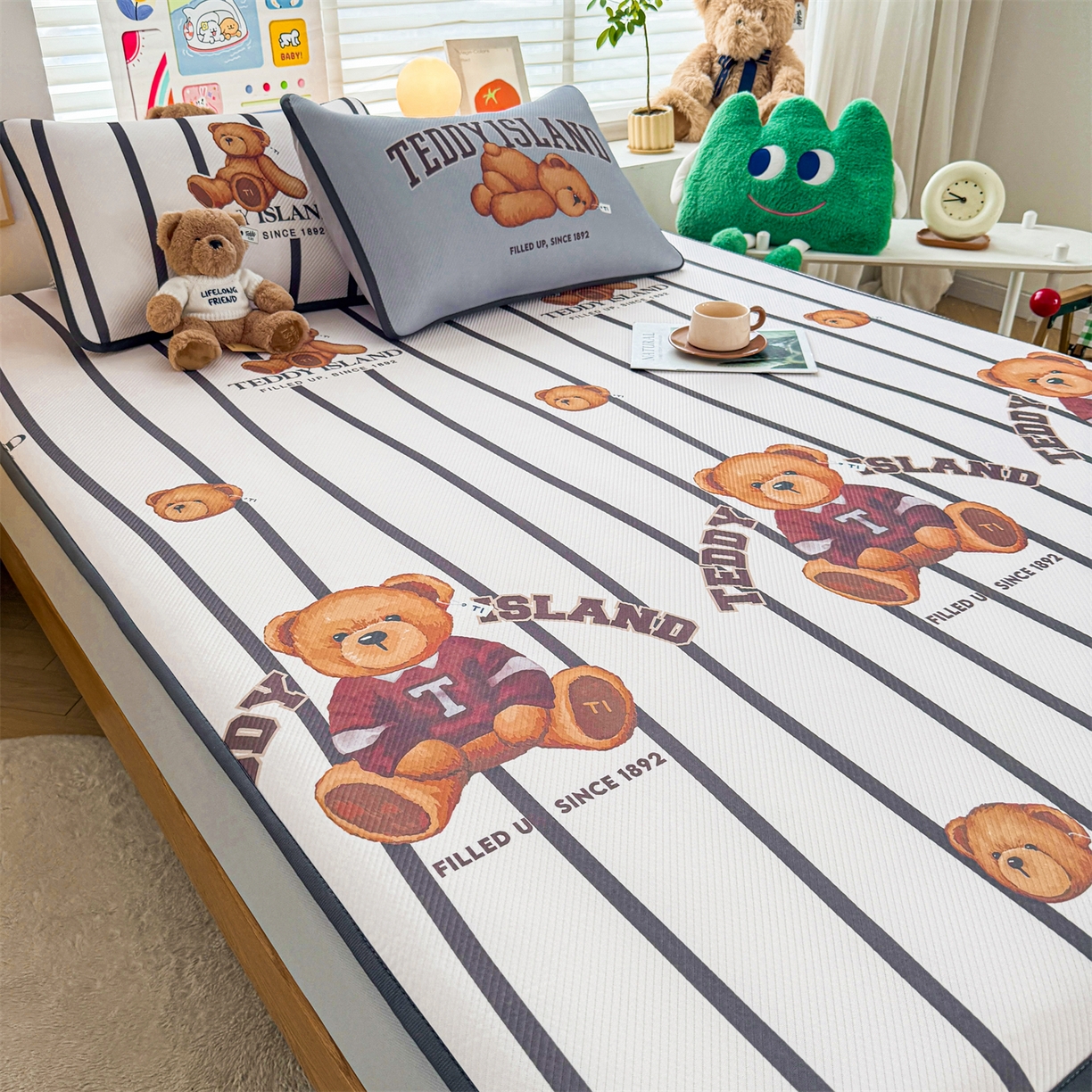 91家纺网 家纺一手货源 找家纺 慕木家纺 2026春夏新款泰迪冰丝席系列凉席席子空调软席平席和床笠 泰迪线条 床笠款