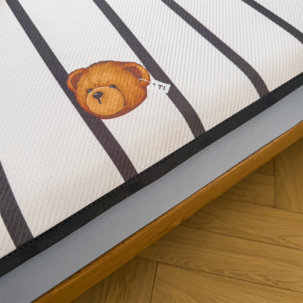 91家纺网 家纺一手货源 找家纺 慕木家纺 2026春夏新款泰迪冰丝席系列凉席席子空调软席平席和床笠 泰迪线条 床笠款