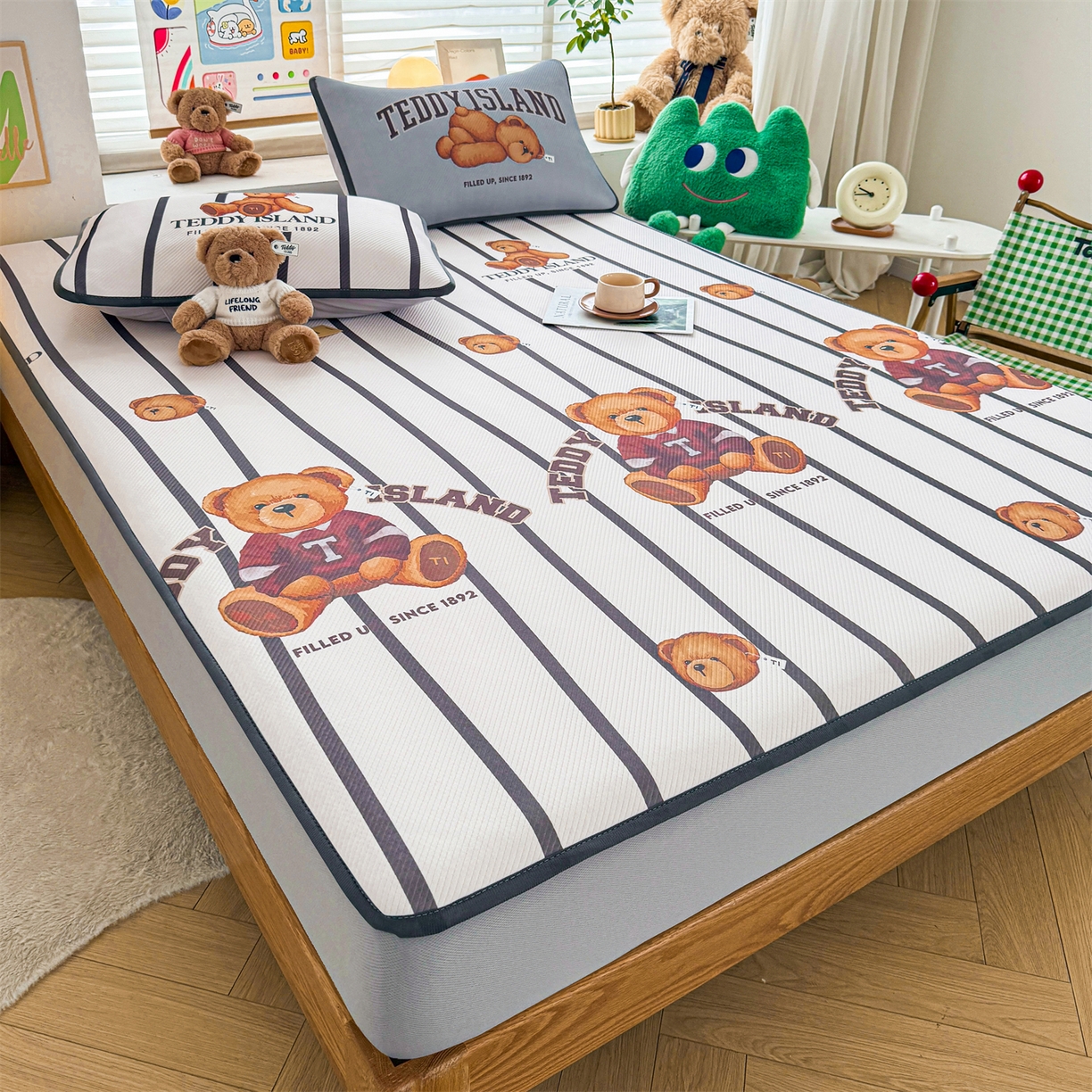 91家纺网 家纺一手货源 找家纺 慕木家纺 2026春夏新款泰迪冰丝席系列凉席席子空调软席平席和床笠 泰迪线条 床笠款