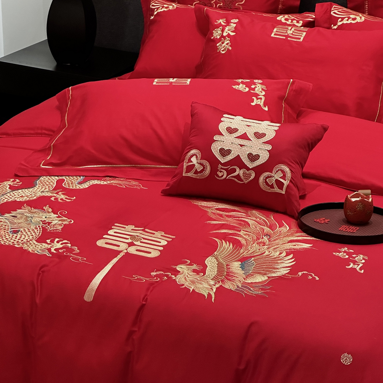 91家纺网 家纺一手货源 找家纺 JUICY 橘滋家纺 2026新款全棉大红刺绣婚庆实惠款四件套多件套 龙凤喜事