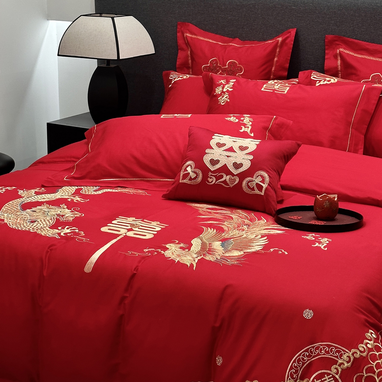 91家纺网 家纺一手货源 找家纺 JUICY 橘滋家纺 2026新款全棉大红刺绣婚庆实惠款四件套多件套 龙凤喜事