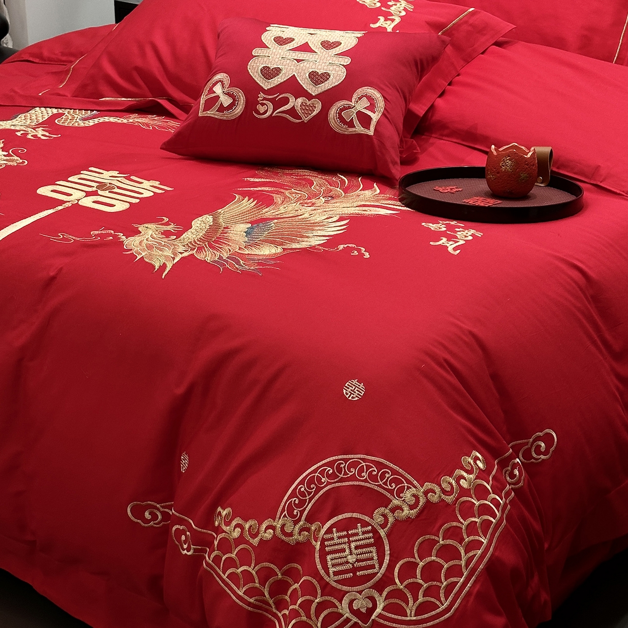 91家纺网 家纺一手货源 找家纺 JUICY 橘滋家纺 2026新款全棉大红刺绣婚庆实惠款四件套多件套 龙凤喜事