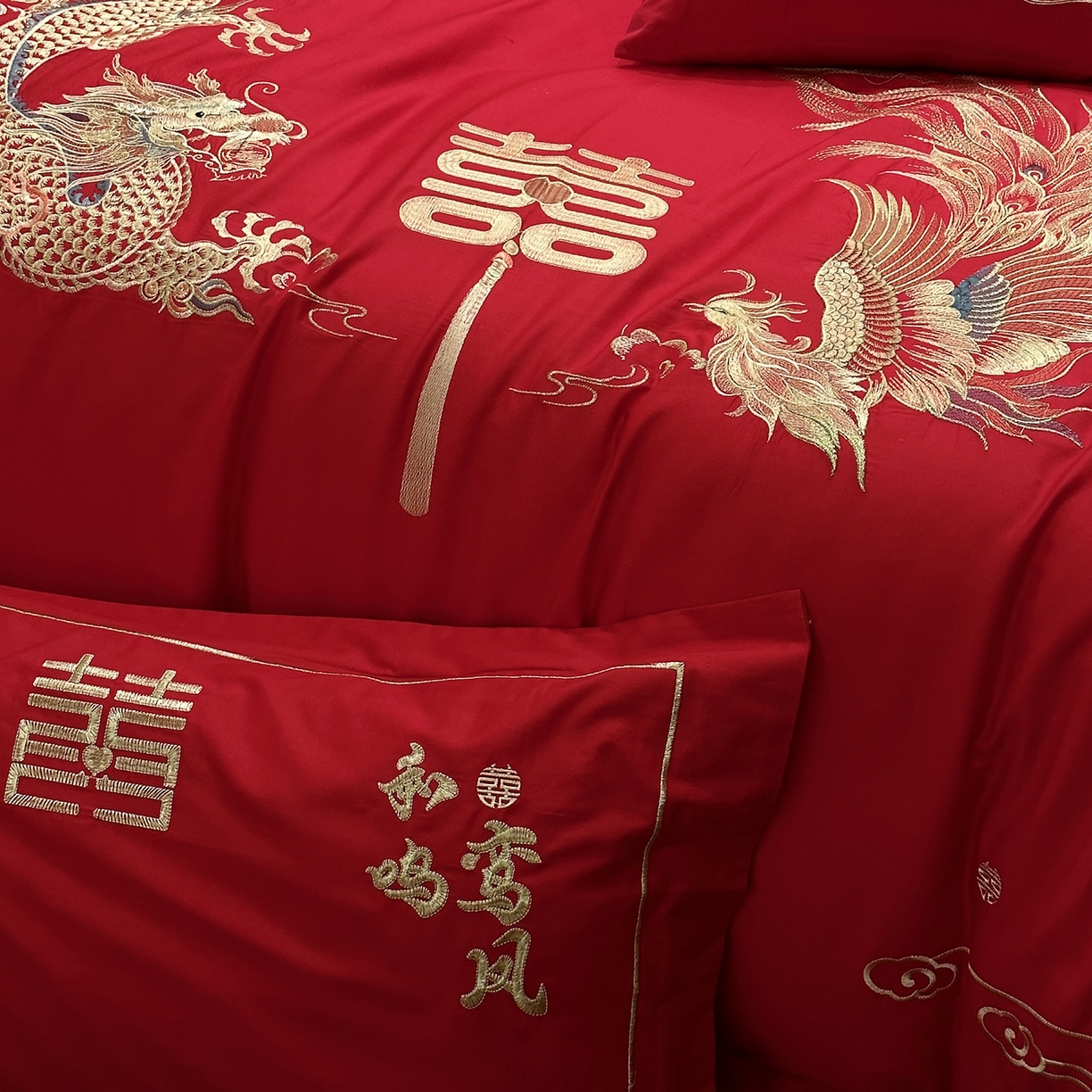 91家纺网 家纺一手货源 找家纺 JUICY 橘滋家纺 2026新款全棉大红刺绣婚庆实惠款四件套多件套 龙凤喜事