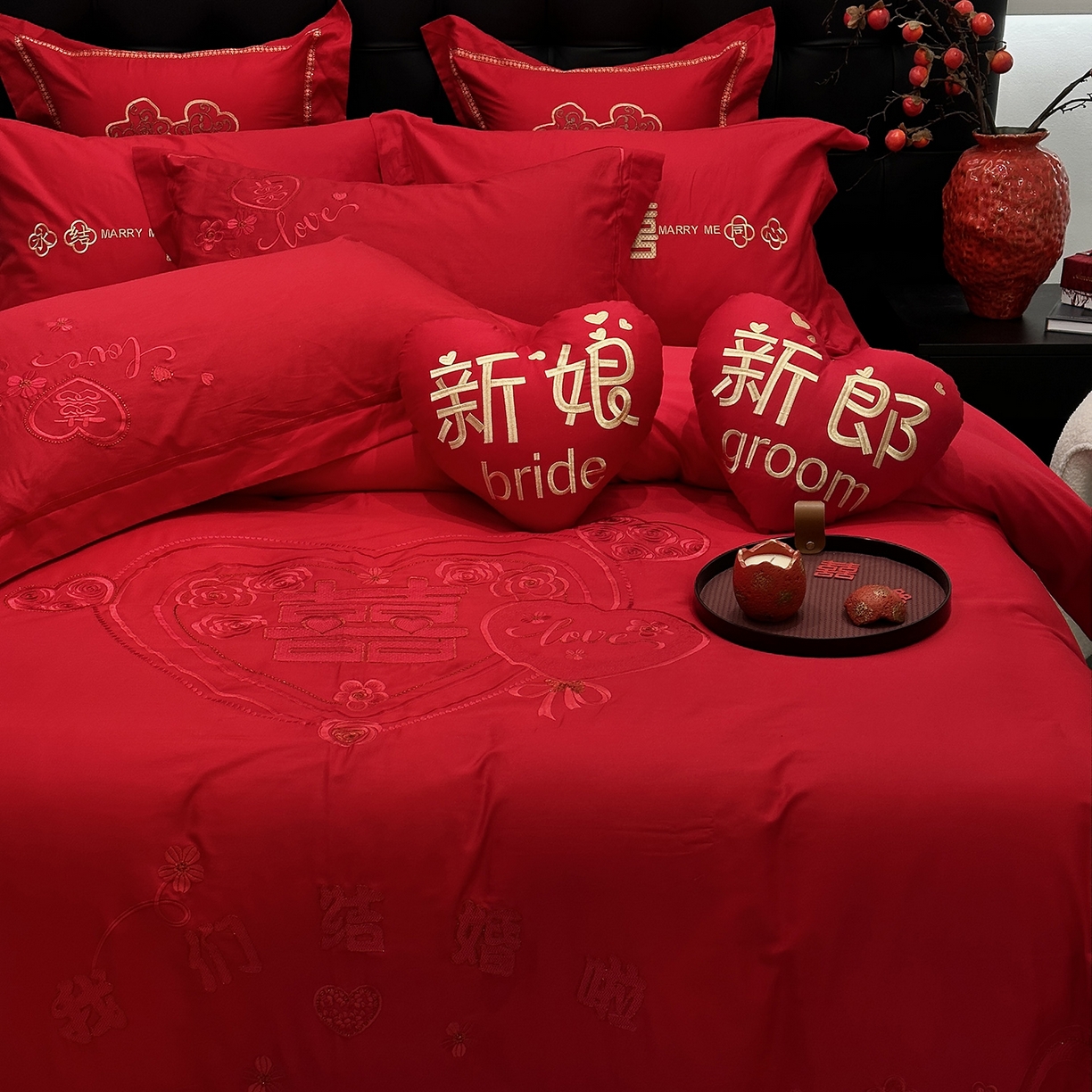 91家纺网 家纺一手货源 找家纺 JUICY 橘滋家纺 2026新款全棉大红刺绣婚庆实惠款四件套多件套 我们结婚了-红