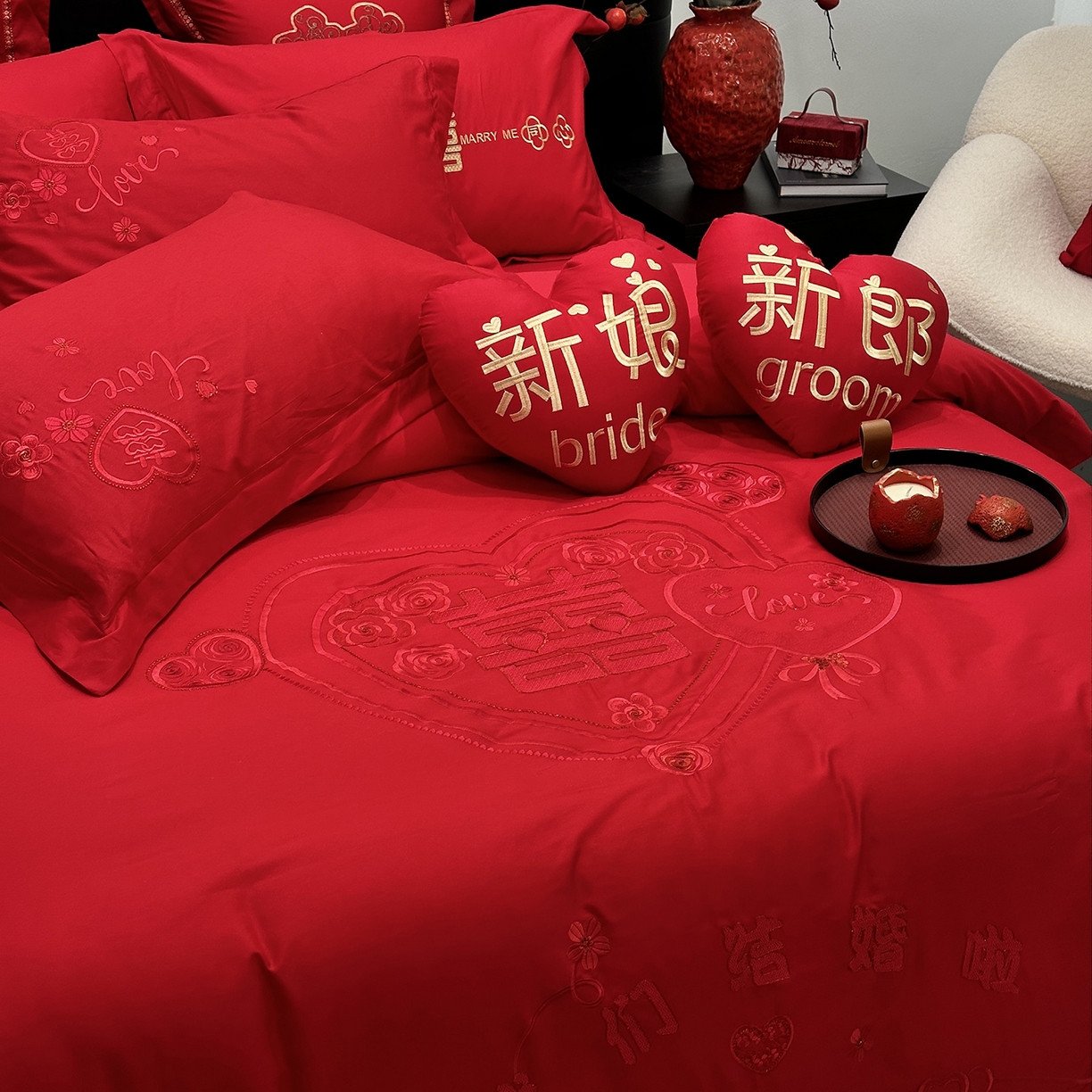 91家纺网 家纺一手货源 找家纺 JUICY 橘滋家纺 2026新款全棉大红刺绣婚庆实惠款四件套多件套 我们结婚了-红