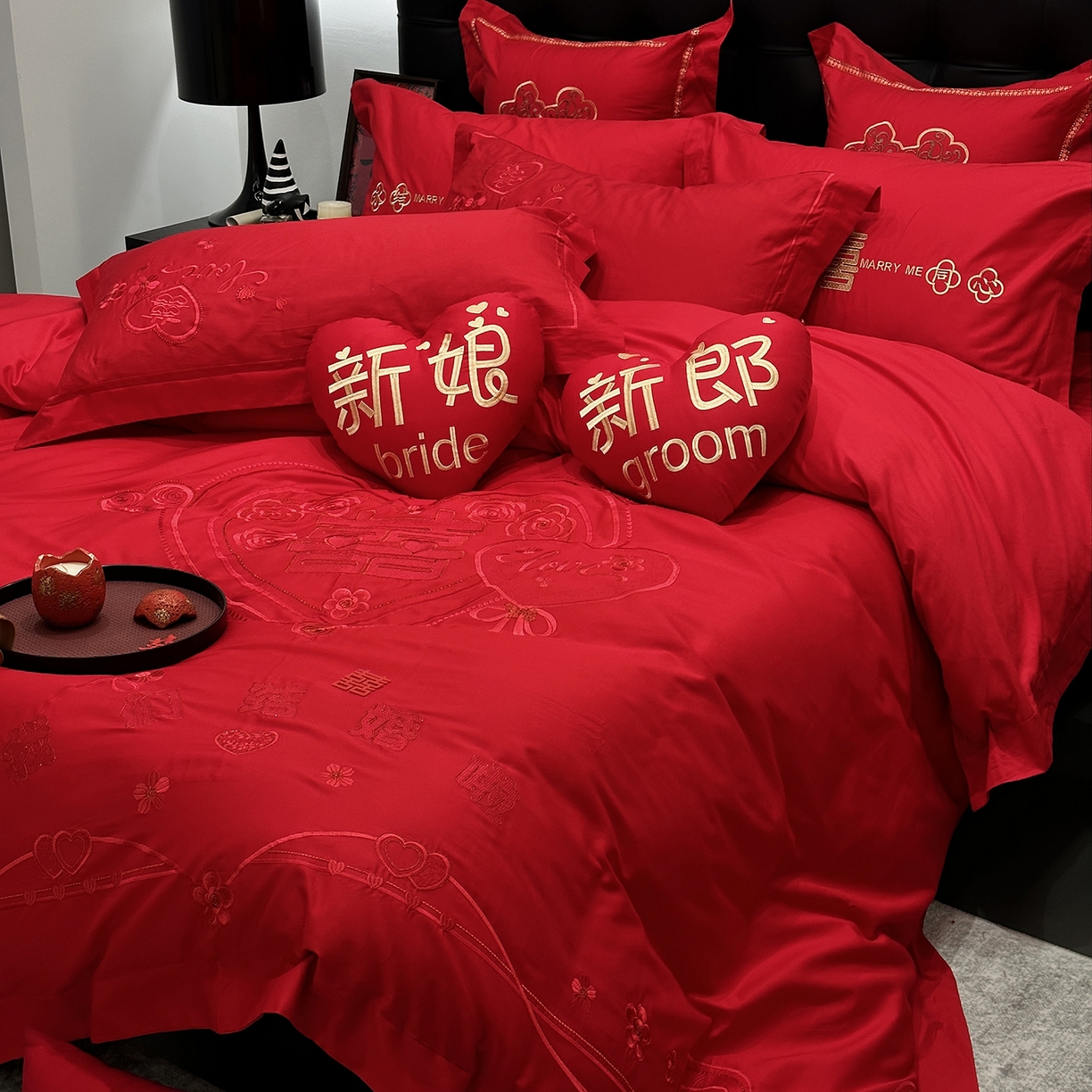 91家纺网 家纺一手货源 找家纺 JUICY 橘滋家纺 2026新款全棉大红刺绣婚庆实惠款四件套多件套 我们结婚了-红