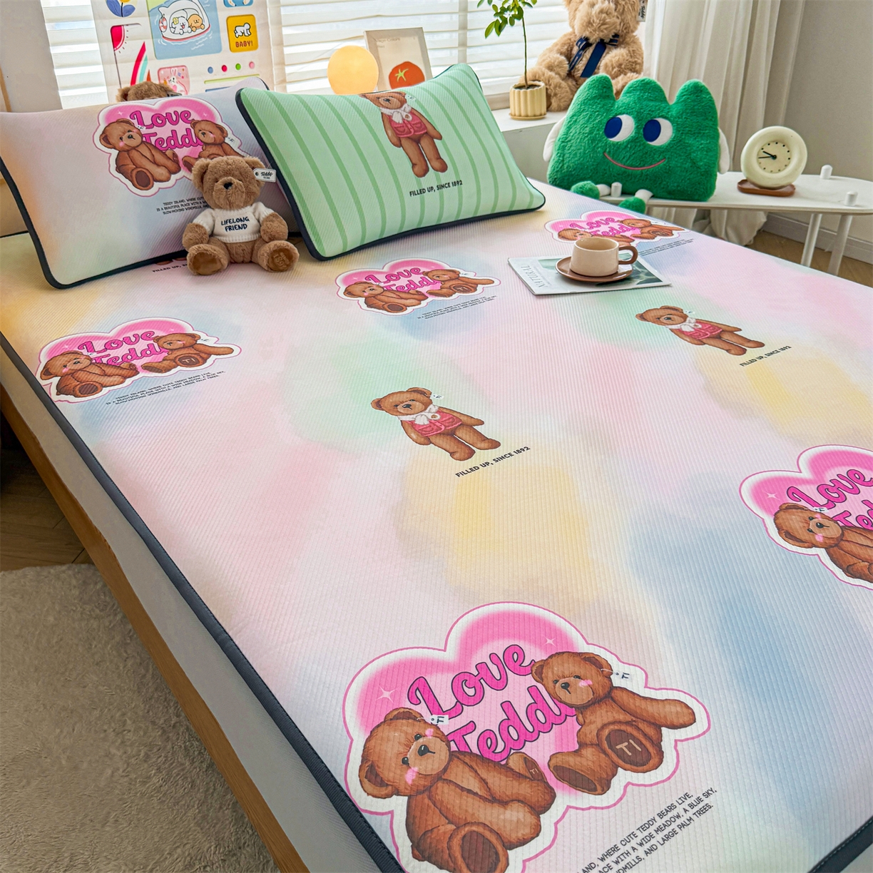 91家纺网 家纺一手货源 找家纺 慕木家纺 2026春夏新款泰迪冰丝席系列凉席席子空调软席平席和床笠 泰迪炫彩 床笠款