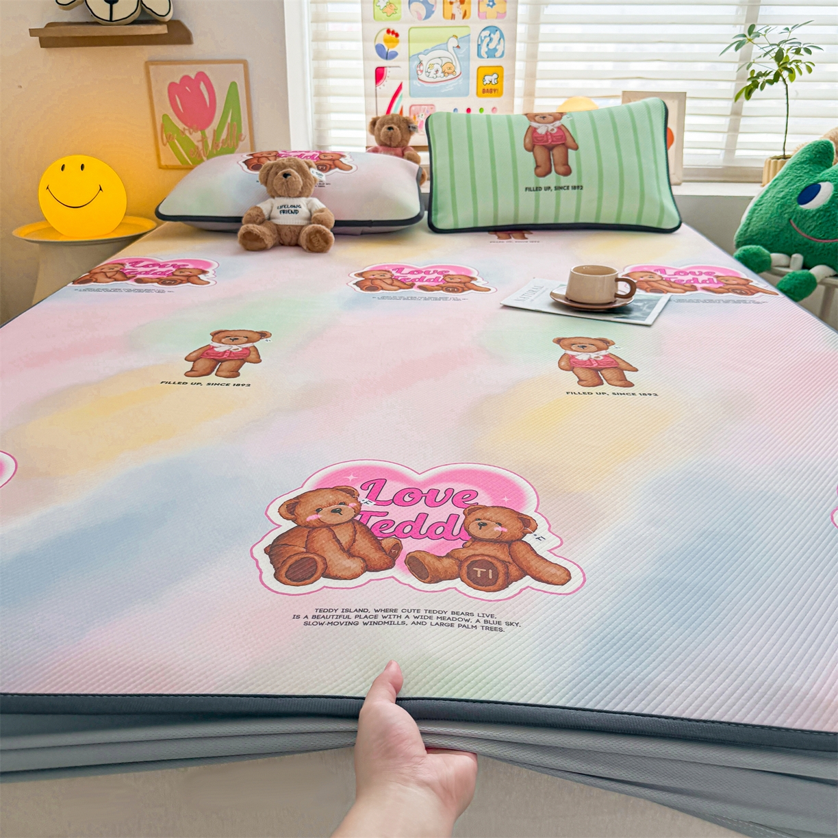 91家纺网 家纺一手货源 找家纺 慕木家纺 2026春夏新款泰迪冰丝席系列凉席席子空调软席平席和床笠 泰迪炫彩 床笠款