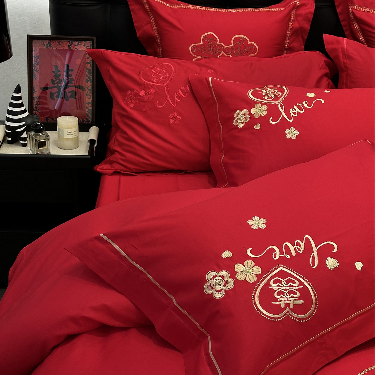 91家纺网 家纺一手货源 找家纺 JUICY 橘滋家纺 2026新款全棉大红刺绣婚庆实惠款四件套多件套 我们结婚了-金