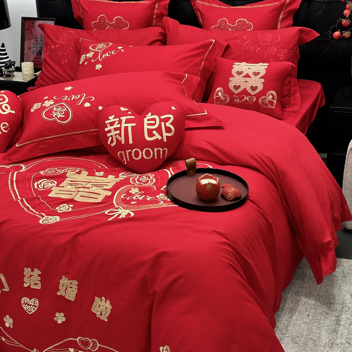 91家纺网 家纺一手货源 找家纺 JUICY 橘滋家纺 2026新款全棉大红刺绣婚庆实惠款四件套多件套 我们结婚了-金