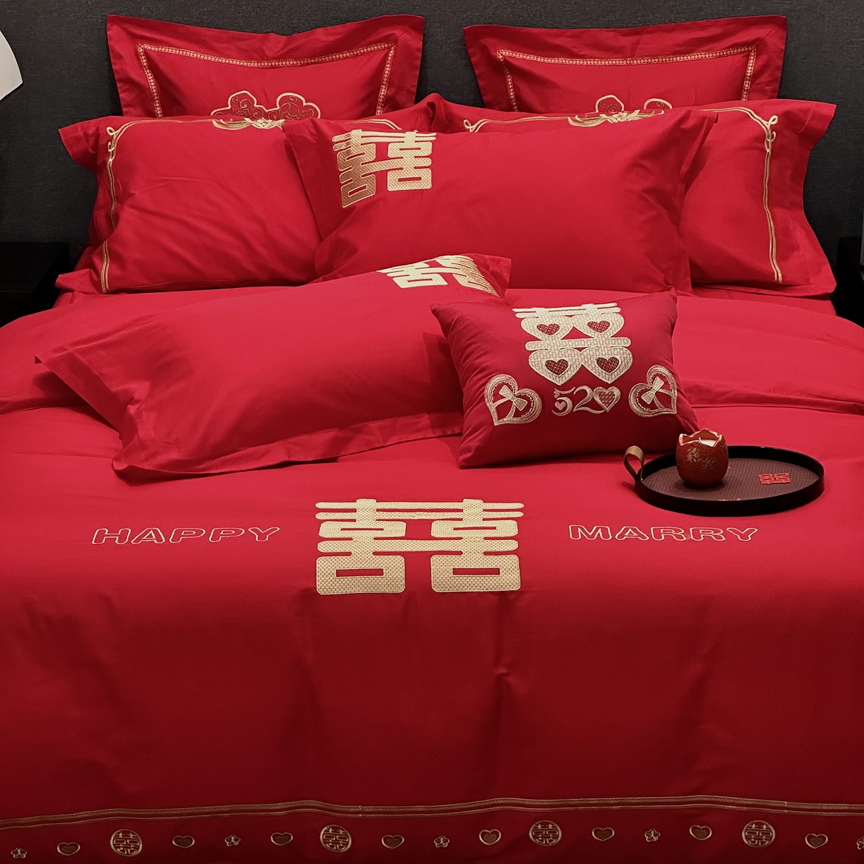 91家纺网 家纺一手货源 找家纺 JUICY 橘滋家纺 2026新款全棉大红刺绣婚庆实惠款四件套多件套 喜上加喜