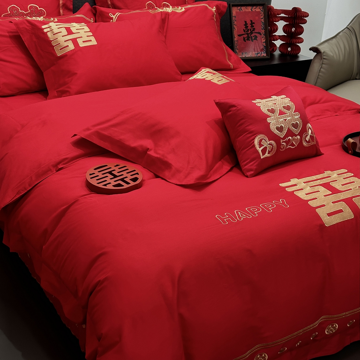 91家纺网 家纺一手货源 找家纺 JUICY 橘滋家纺 2026新款全棉大红刺绣婚庆实惠款四件套多件套 喜上加喜