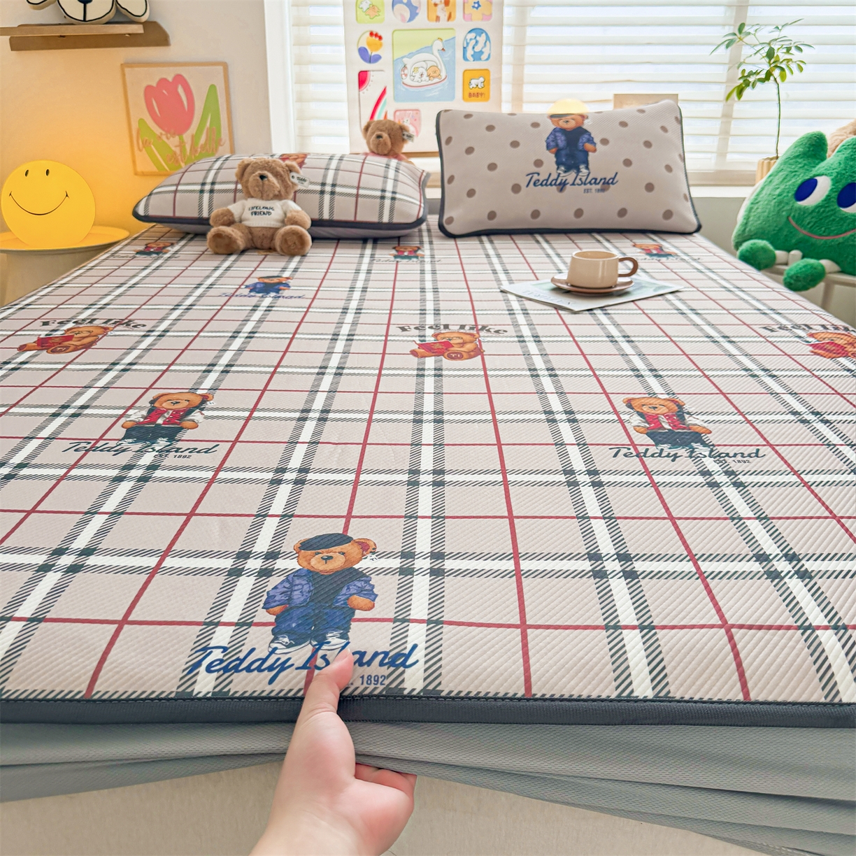 91家纺网 家纺一手货源 找家纺 慕木家纺 2026春夏新款泰迪冰丝席系列凉席席子空调软席平席和床笠 泰迪英伦 床笠款