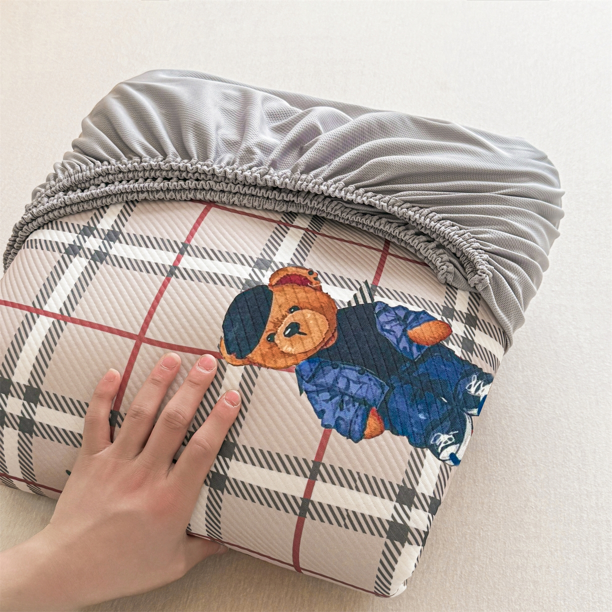 91家纺网 家纺一手货源 找家纺 慕木家纺 2026春夏新款泰迪冰丝席系列凉席席子空调软席平席和床笠 泰迪英伦 床笠款