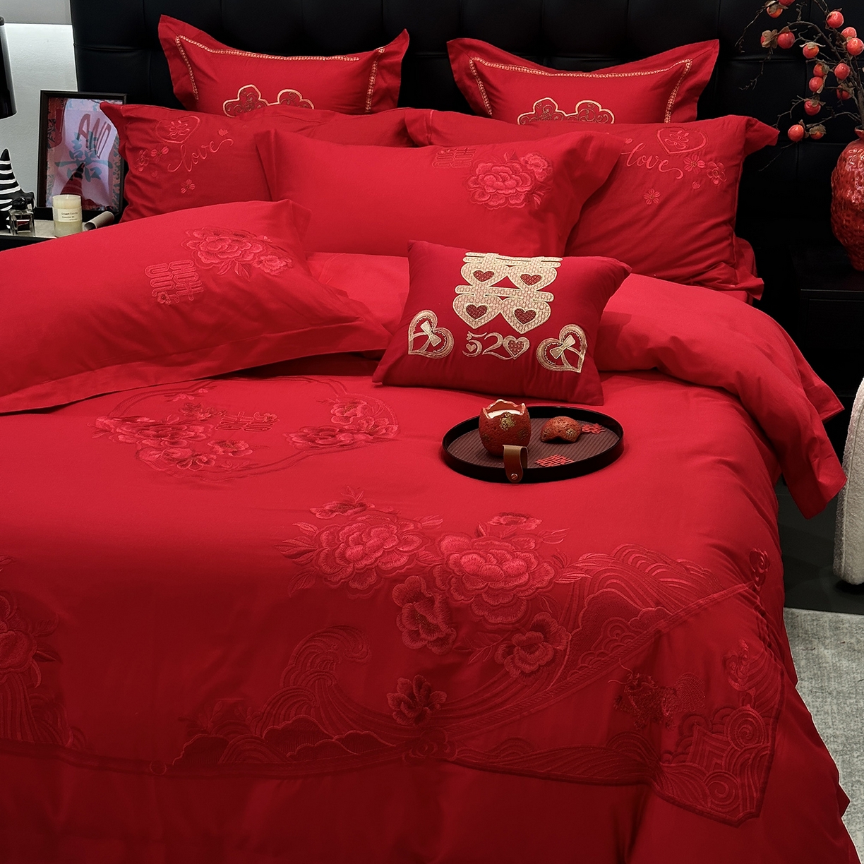 91家纺网 家纺一手货源 找家纺 JUICY 橘滋家纺 2026新款全棉大红刺绣婚庆实惠款四件套多件套 喜事如意