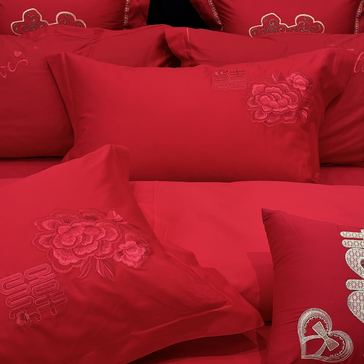 91家纺网 家纺一手货源 找家纺 JUICY 橘滋家纺 2026新款全棉大红刺绣婚庆实惠款四件套多件套 喜事如意