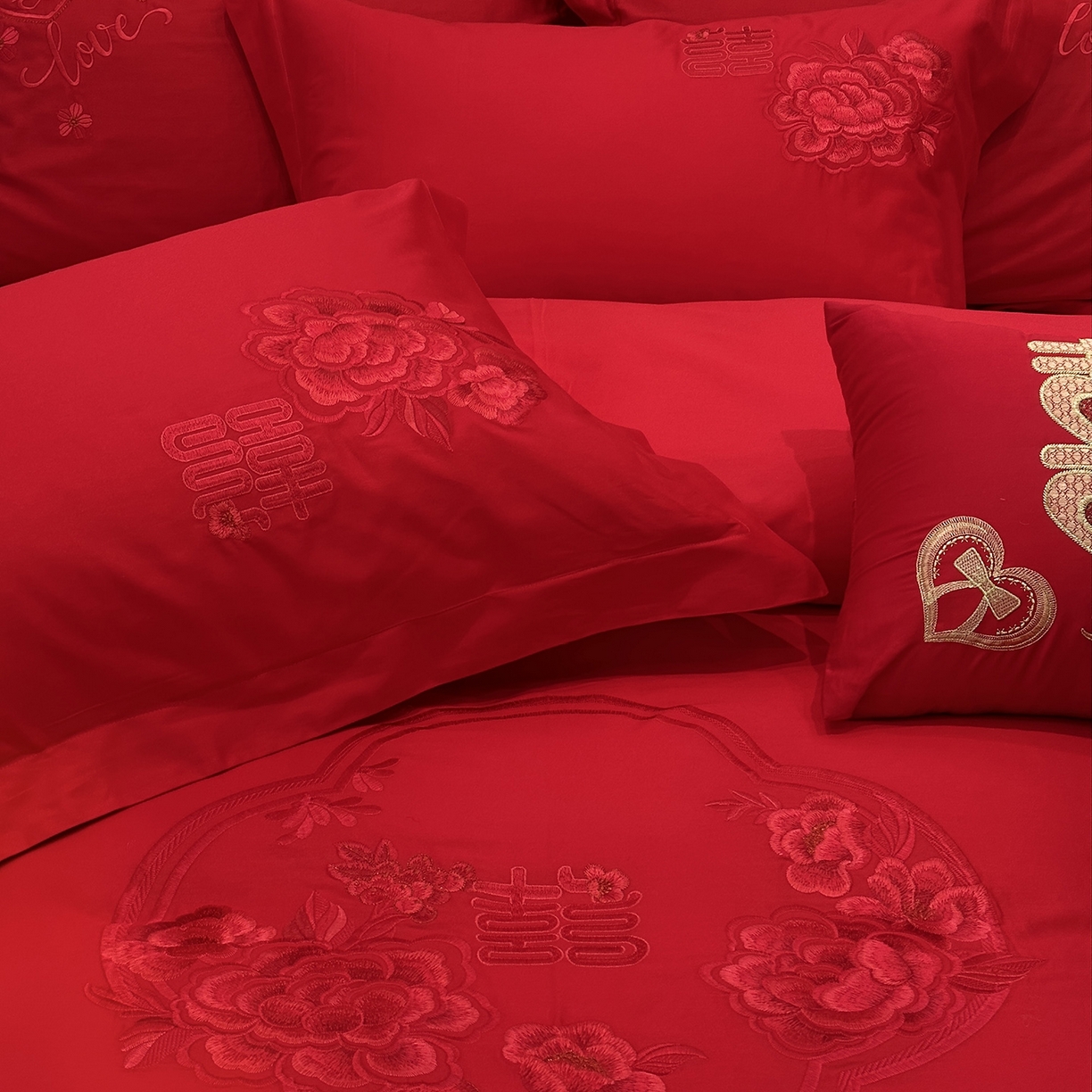 91家纺网 家纺一手货源 找家纺 JUICY 橘滋家纺 2026新款全棉大红刺绣婚庆实惠款四件套多件套 喜事如意