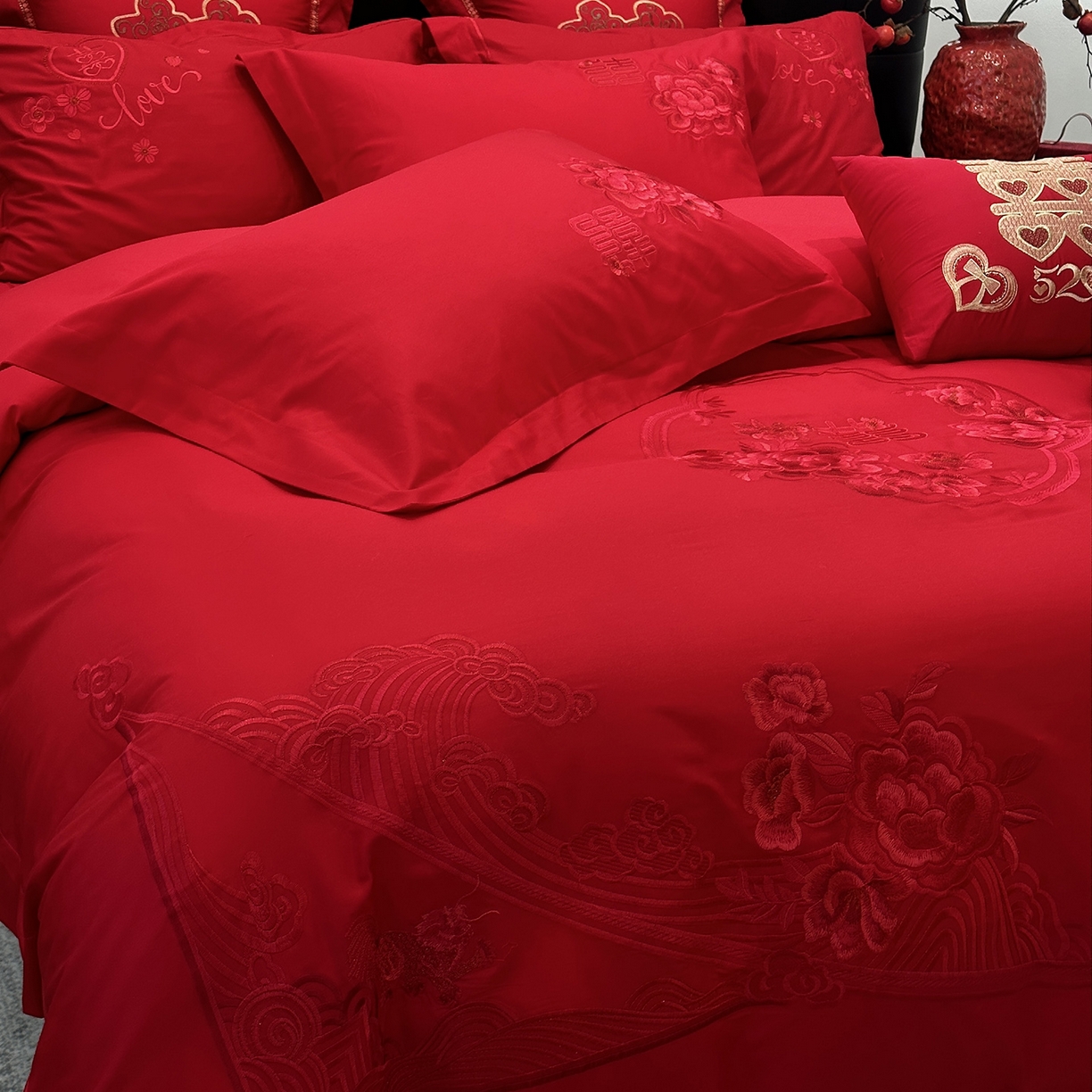 91家纺网 家纺一手货源 找家纺 JUICY 橘滋家纺 2026新款全棉大红刺绣婚庆实惠款四件套多件套 喜事如意