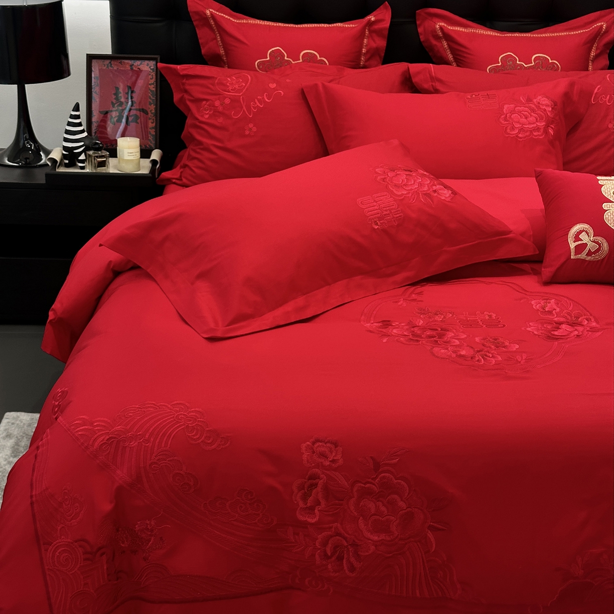 91家纺网 家纺一手货源 找家纺 JUICY 橘滋家纺 2026新款全棉大红刺绣婚庆实惠款四件套多件套 喜事如意