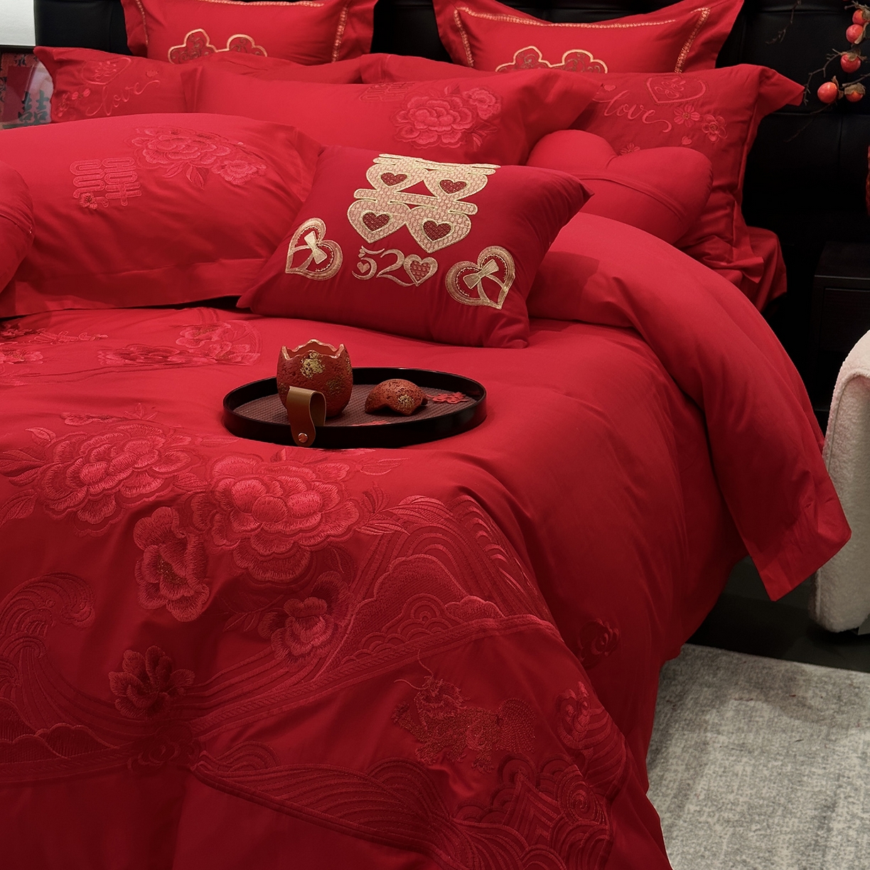 91家纺网 家纺一手货源 找家纺 JUICY 橘滋家纺 2026新款全棉大红刺绣婚庆实惠款四件套多件套 喜事如意