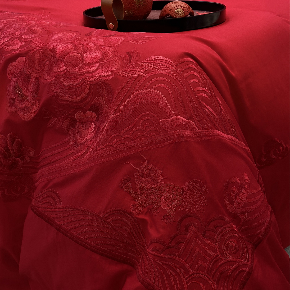 91家纺网 家纺一手货源 找家纺 JUICY 橘滋家纺 2026新款全棉大红刺绣婚庆实惠款四件套多件套 喜事如意