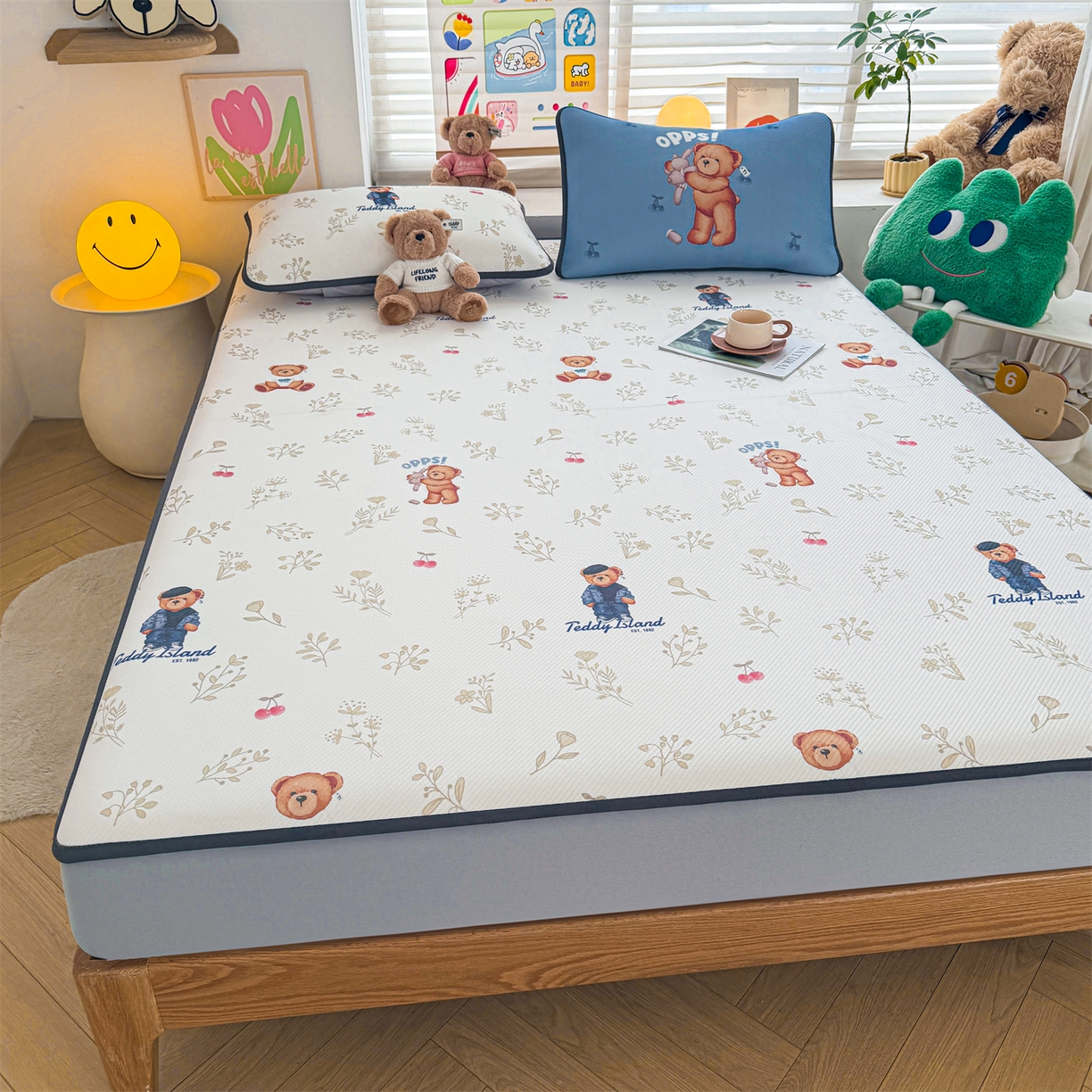 91家纺网 家纺一手货源 找家纺 慕木家纺 2026春夏新款泰迪冰丝席系列凉席席子空调软席平席和床笠 泰迪樱桃 床笠款