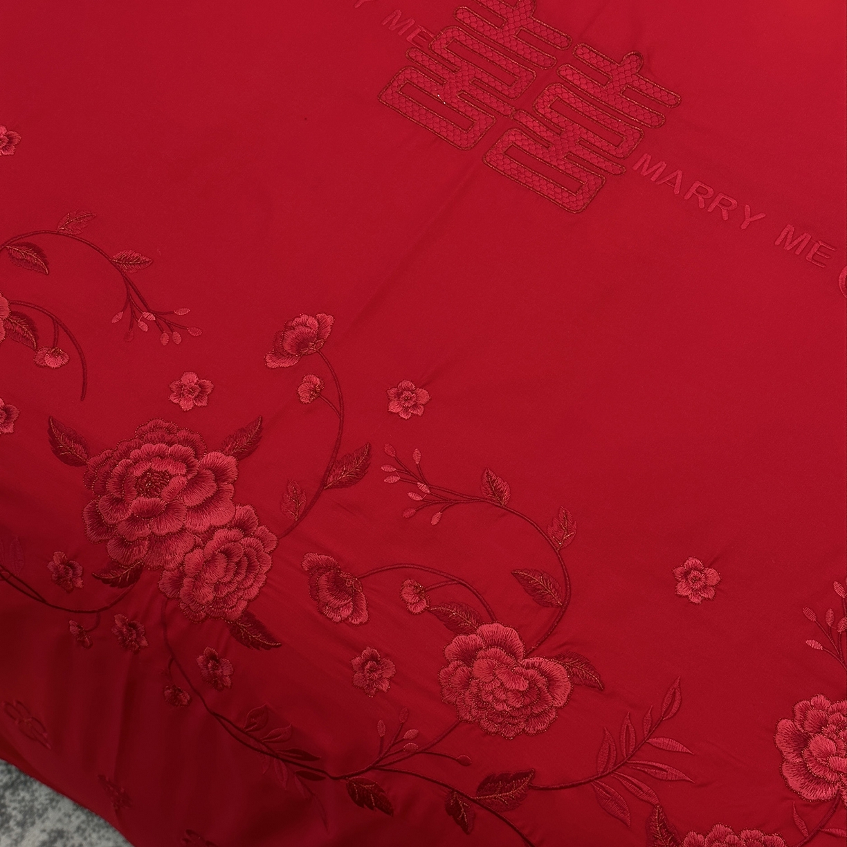 91家纺网 家纺一手货源 找家纺 JUICY 橘滋家纺 2026新款全棉大红刺绣婚庆实惠款四件套多件套 喜悦锦簇-红