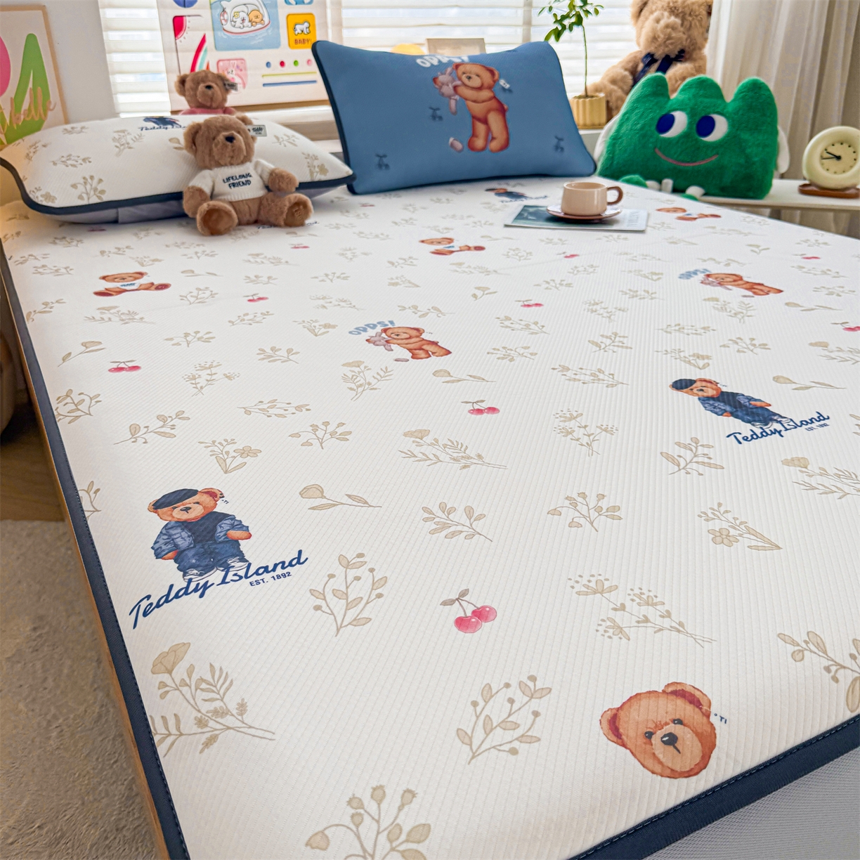 91家纺网 家纺一手货源 找家纺 慕木家纺 2026春夏新款泰迪冰丝席系列凉席席子空调软席平席和床笠 泰迪樱桃 床笠款