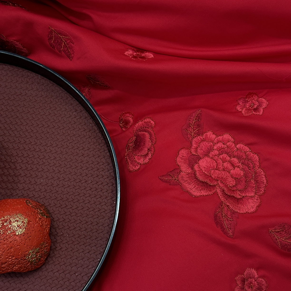 91家纺网 家纺一手货源 找家纺 JUICY 橘滋家纺 2026新款全棉大红刺绣婚庆实惠款四件套多件套 喜悦锦簇-红