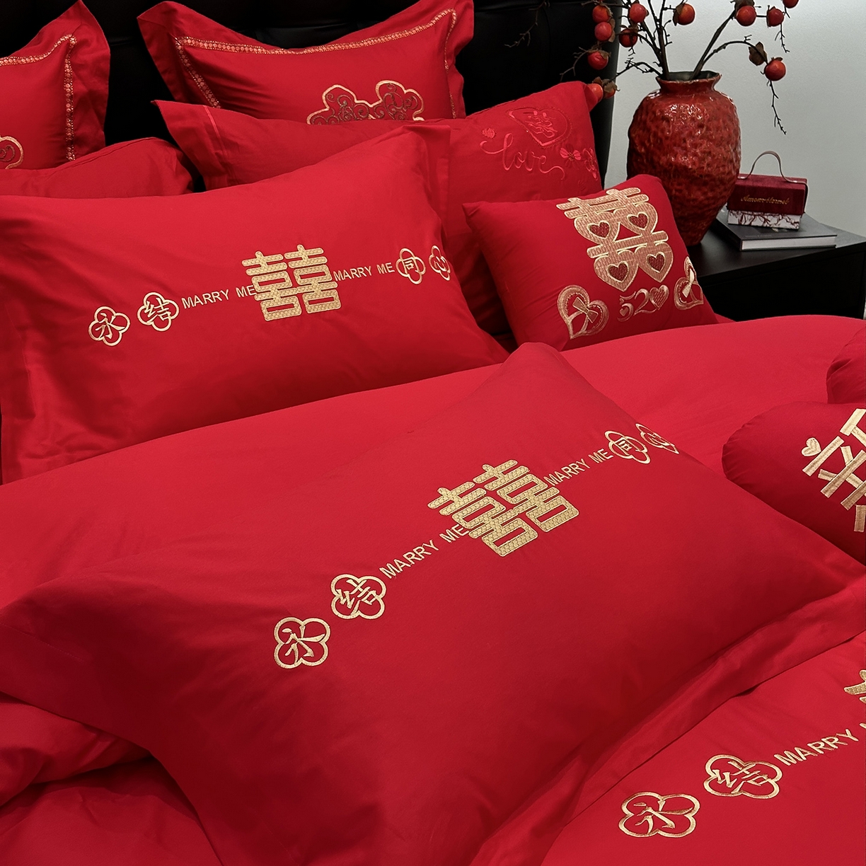 91家纺网 家纺一手货源 找家纺 JUICY 橘滋家纺 2026新款全棉大红刺绣婚庆实惠款四件套多件套 喜悦锦簇-金