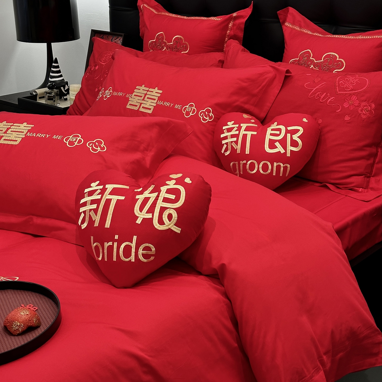 91家纺网 家纺一手货源 找家纺 JUICY 橘滋家纺 2026新款全棉大红刺绣婚庆实惠款四件套多件套 喜悦锦簇-金