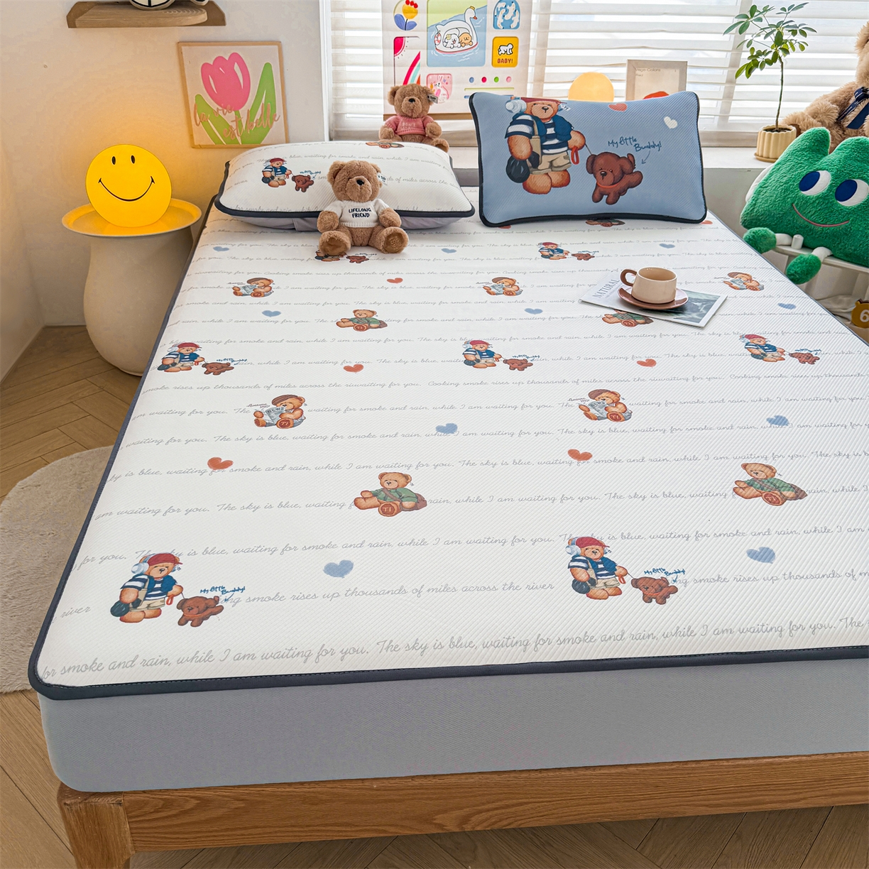 91家纺网 家纺一手货源 找家纺 慕木家纺 2026春夏新款泰迪冰丝席系列凉席席子空调软席平席和床笠 泰迪字母 床笠款