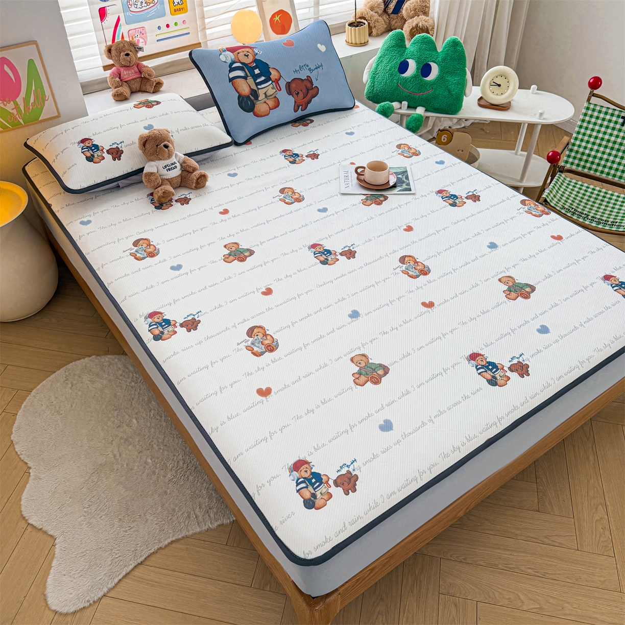 91家纺网 家纺一手货源 找家纺 慕木家纺 2026春夏新款泰迪冰丝席系列凉席席子空调软席平席和床笠 泰迪字母 床笠款