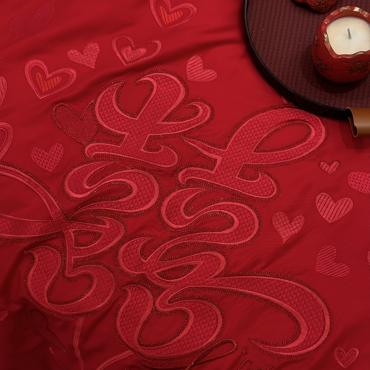 91家纺网 家纺一手货源 找家纺 JUICY 橘滋家纺 2026新款全棉大红刺绣婚庆实惠款四件套多件套 心心相印-红