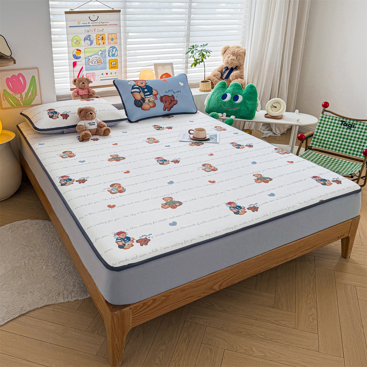 91家纺网 家纺一手货源 找家纺 慕木家纺 2026春夏新款泰迪冰丝席系列凉席席子空调软席平席和床笠 泰迪字母 床笠款