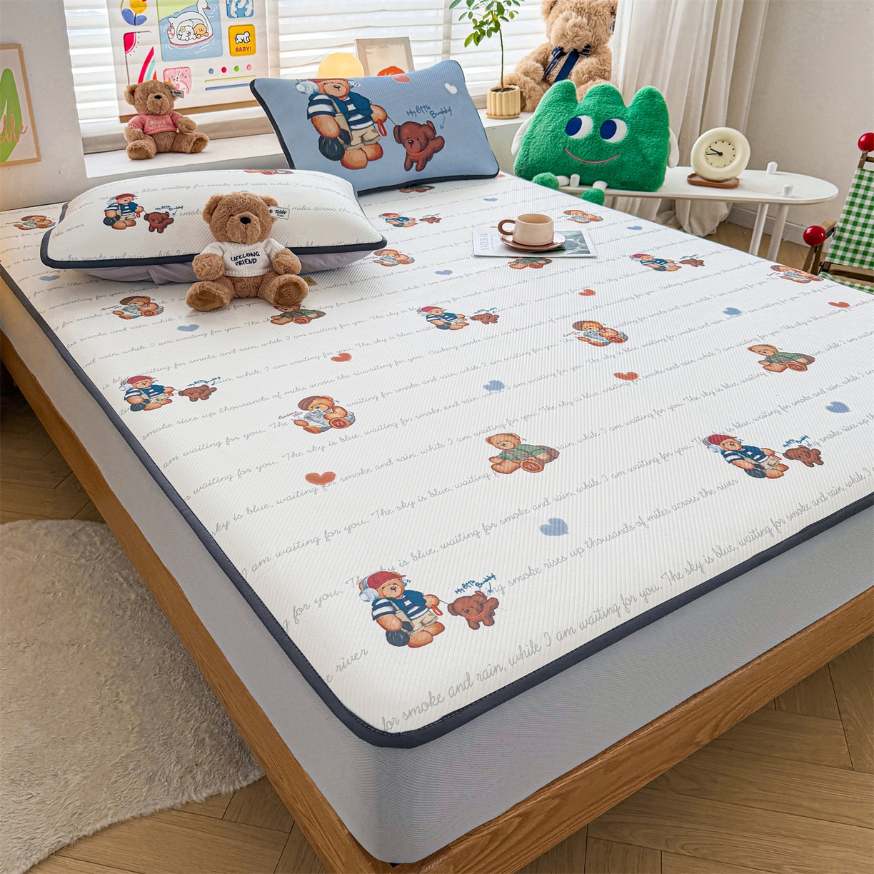 91家纺网 家纺一手货源 找家纺 慕木家纺 2026春夏新款泰迪冰丝席系列凉席席子空调软席平席和床笠 泰迪字母 床笠款