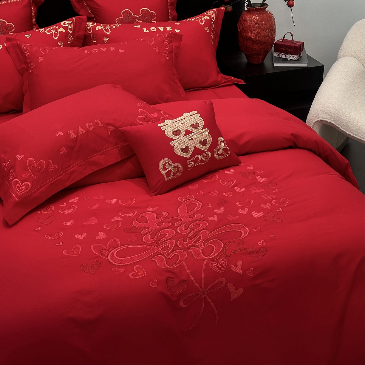 91家纺网 家纺一手货源 找家纺 JUICY 橘滋家纺 2026新款全棉大红刺绣婚庆实惠款四件套多件套 心心相印-红