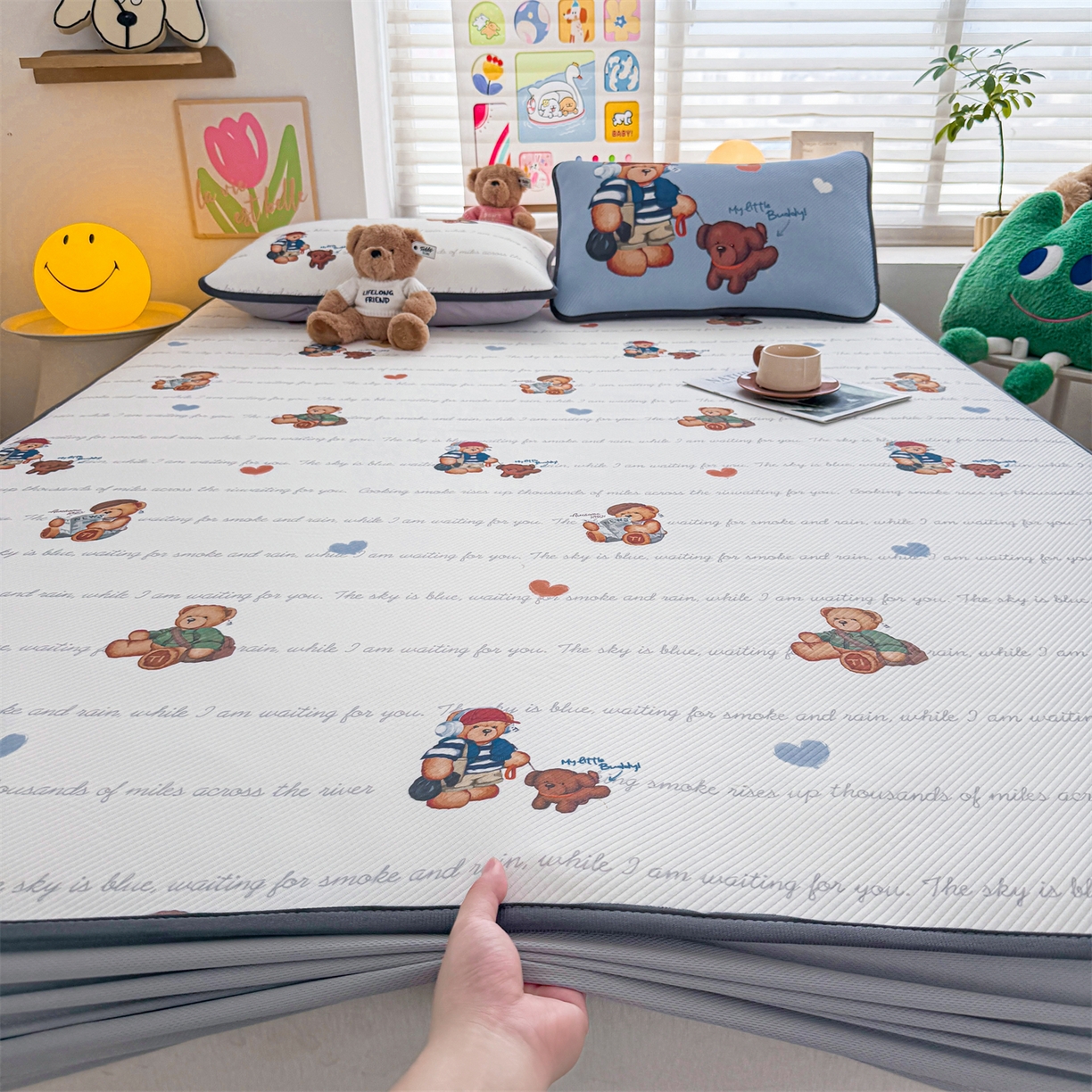 91家纺网 家纺一手货源 找家纺 慕木家纺 2026春夏新款泰迪冰丝席系列凉席席子空调软席平席和床笠 泰迪字母 床笠款