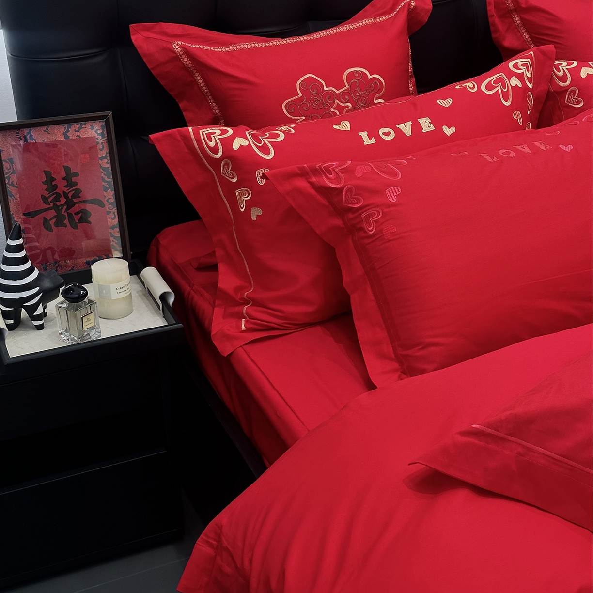 91家纺网 家纺一手货源 找家纺 JUICY 橘滋家纺 2026新款全棉大红刺绣婚庆实惠款四件套多件套 心心相印-红
