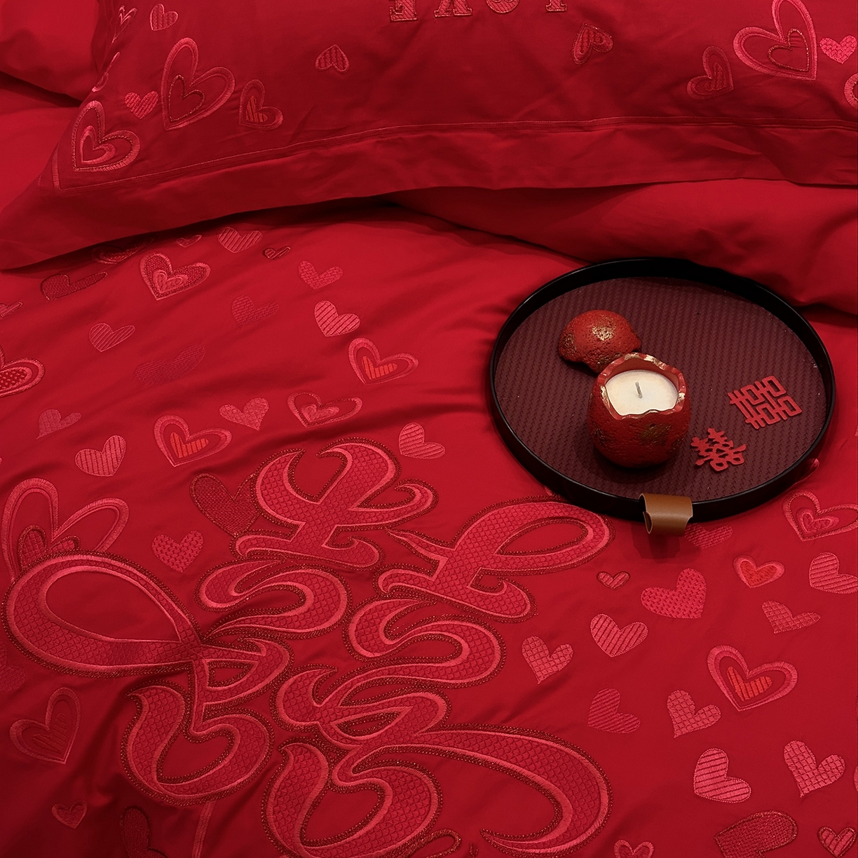 91家纺网 家纺一手货源 找家纺 JUICY 橘滋家纺 2026新款全棉大红刺绣婚庆实惠款四件套多件套 心心相印-红