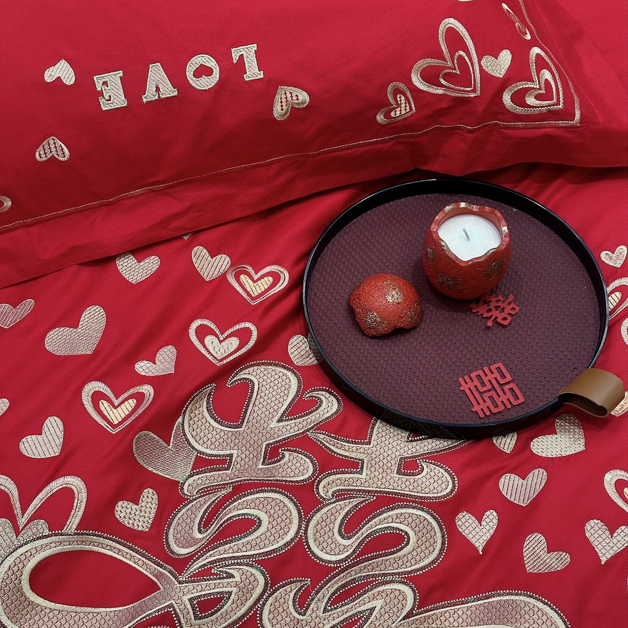 91家纺网 家纺一手货源 找家纺 JUICY 橘滋家纺 2026新款全棉大红刺绣婚庆实惠款四件套多件套 心心相印-金