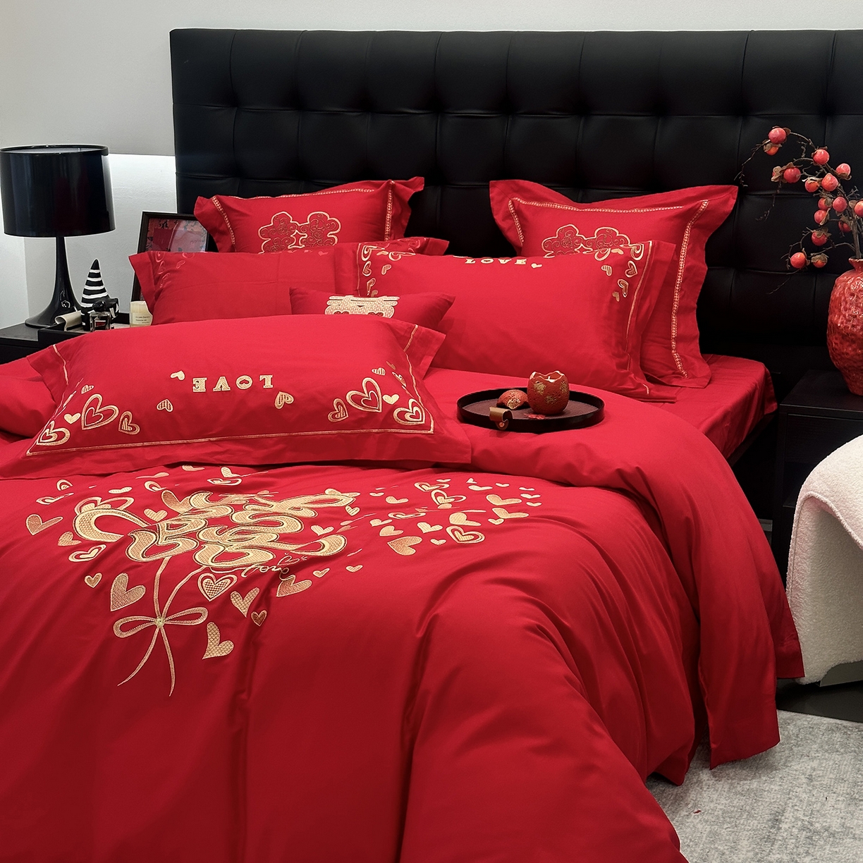 91家纺网 家纺一手货源 找家纺 JUICY 橘滋家纺 2026新款全棉大红刺绣婚庆实惠款四件套多件套 心心相印-金