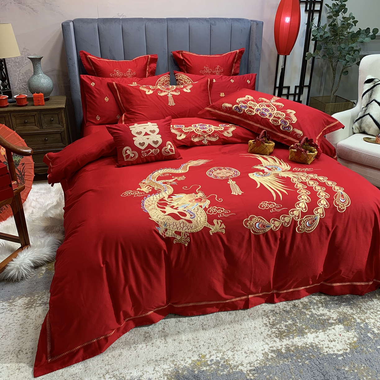 91家纺网 家纺一手货源 找家纺 JUICY 橘滋家纺 2026新款全棉大红刺绣婚庆实惠款四件套多件套 尊龙贵凤