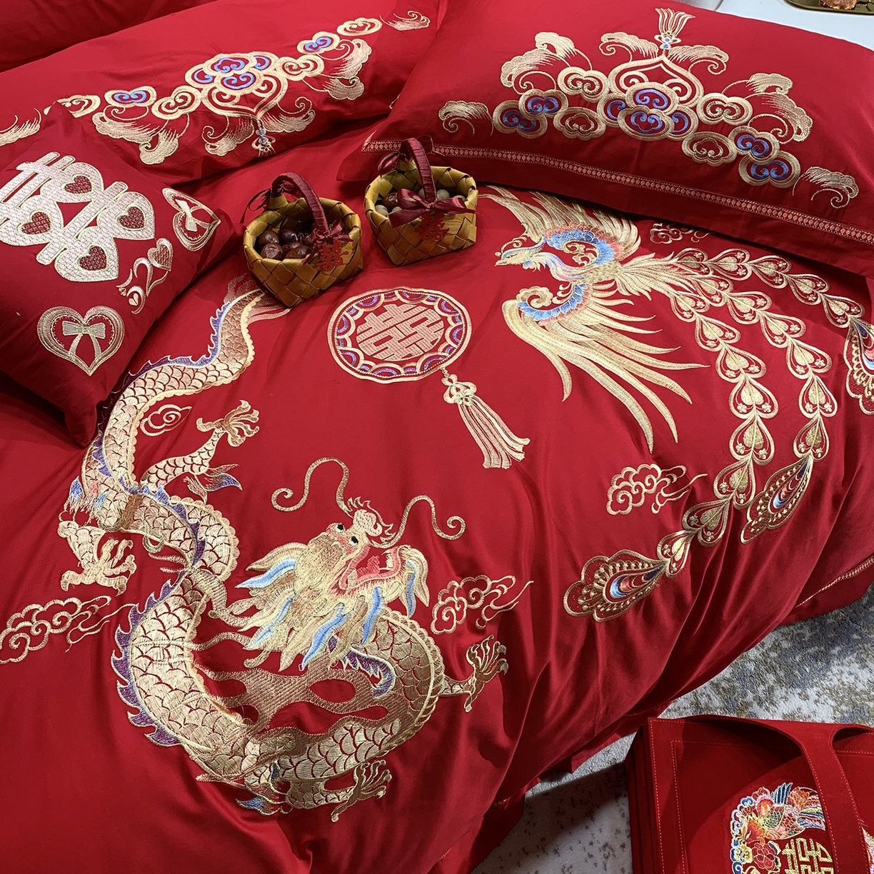 91家纺网 家纺一手货源 找家纺 JUICY 橘滋家纺 2026新款全棉大红刺绣婚庆实惠款四件套多件套 尊龙贵凤