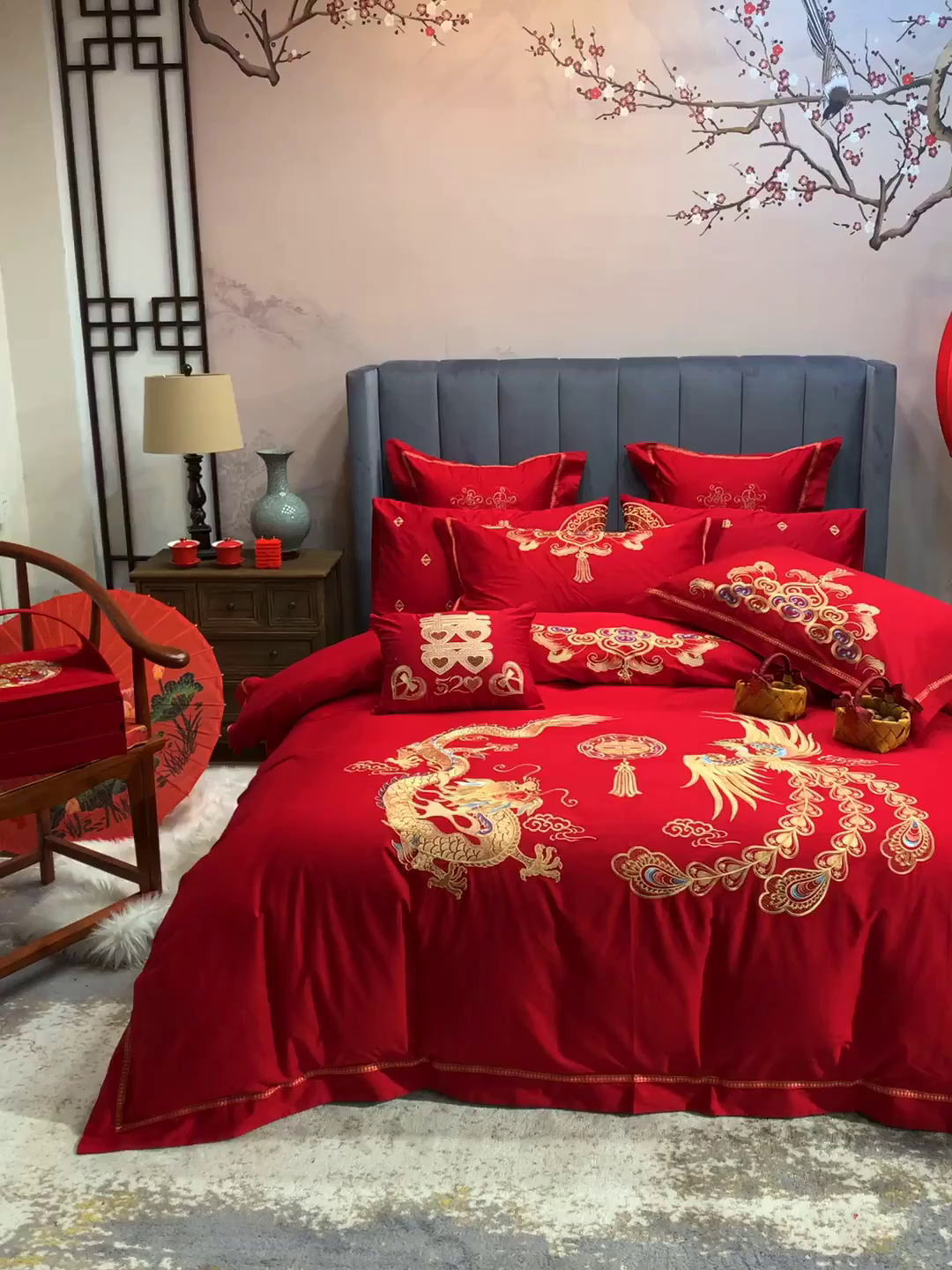 91家纺网 家纺一手货源 找家纺 JUICY 橘滋家纺 2026新款全棉大红刺绣婚庆实惠款四件套多件套 尊龙贵凤