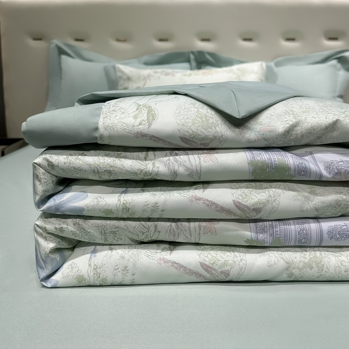 91家纺网 家纺一手货源 找家纺 爱彼家纺 2026夏季热门数码冰丝水墨画风单夏被凉感冰丝夏被四件套 夏被-山水画绿