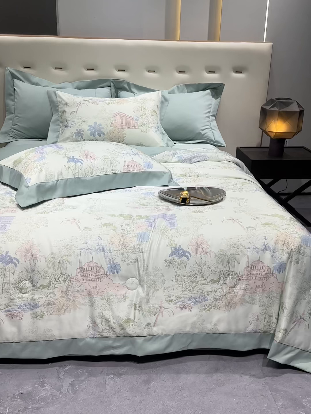 91家纺网 家纺一手货源 找家纺 爱彼家纺 2026夏季热门数码冰丝水墨画风单夏被凉感冰丝夏被四件套 夏被-山水画绿