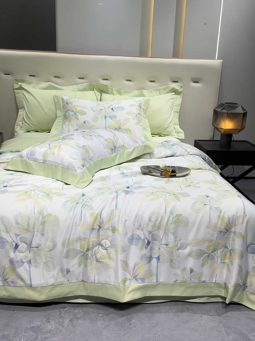 91家纺网 家纺一手货源 找家纺 爱彼家纺 2026夏季热门数码冰丝水墨画风单夏被凉感冰丝夏被四件套 夏被-绿叶花园